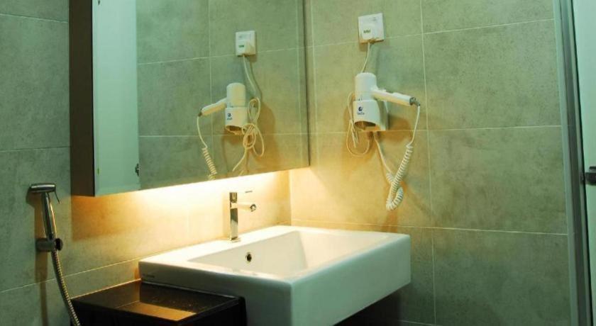 Lf Hotel Tapah Экстерьер фото